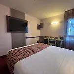 Brit Les Evens Hotel