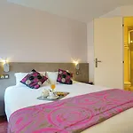 Brit Les Evens Hotel 3*