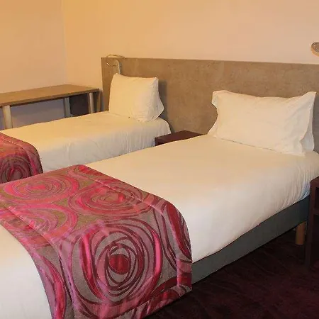 Brit Les Evens Hotell