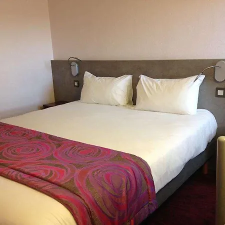 Brit Les Evens Hotell 3*