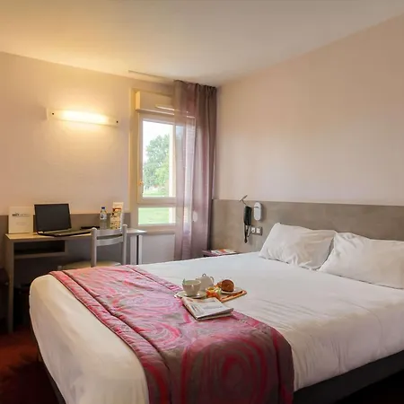 Brit Les Evens Hotell