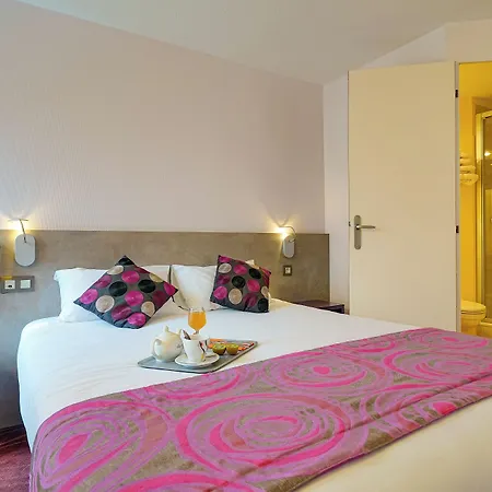 Brit Les Evens Hotel 3*