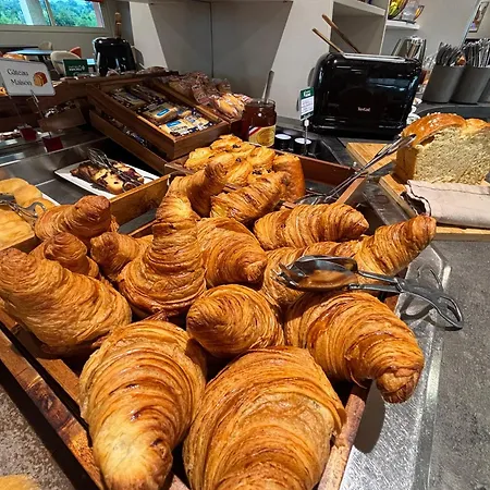 Brit Les Evens Hotel 3*