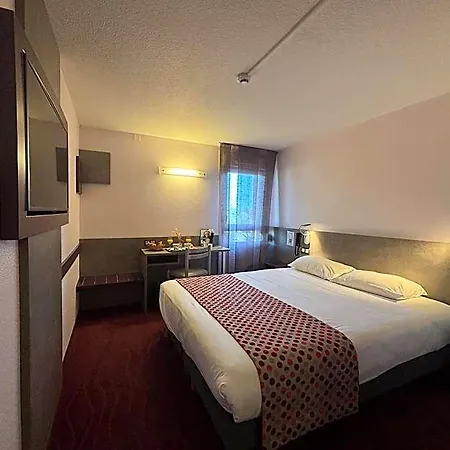 Brit Les Evens Hotel 3*