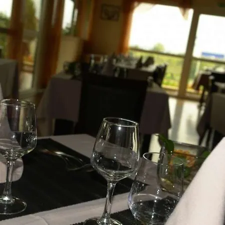Brit Les Evens Hotell