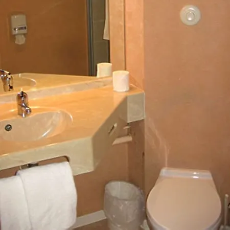 Brit Les Evens Hotel 3*