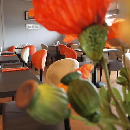 Brit Les Evens Hotell